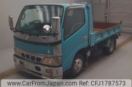 hino dutro 2004 CFJ1787573