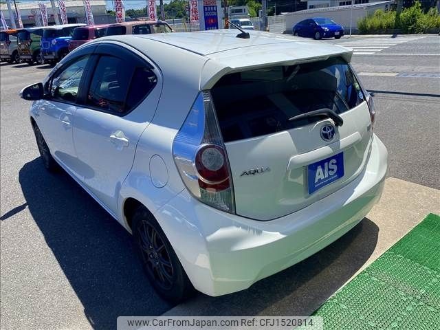 toyota aqua 2013 CFJ1520814 image 2
