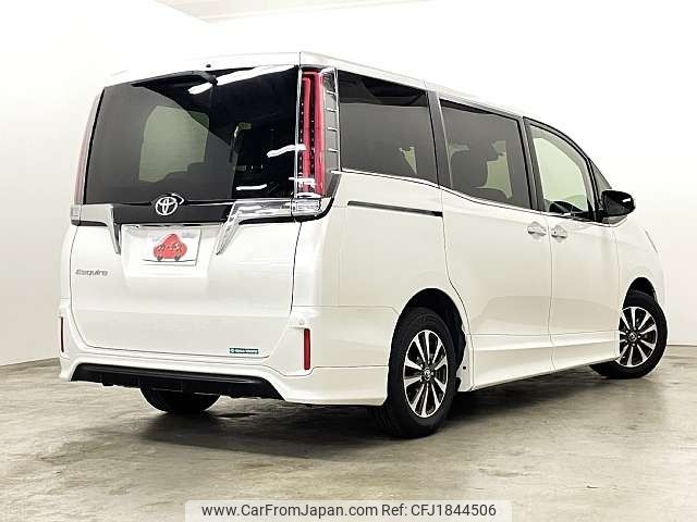 toyota esquire 2018 CFJ1844506 image 2