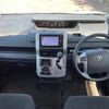 toyota voxy 2013 CFJ1573010 image 2