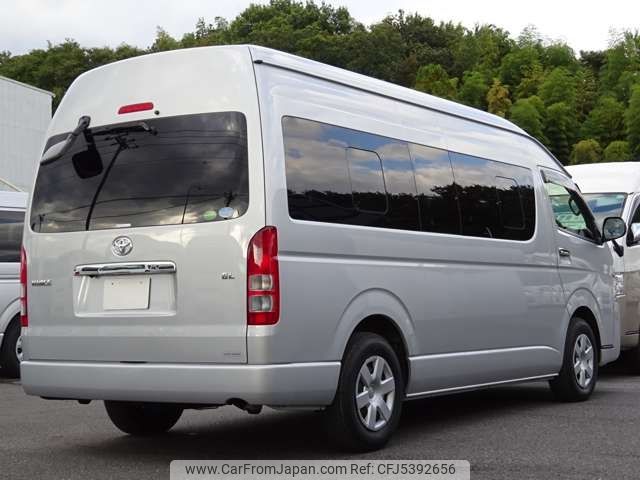 2019 toyota hiace store commuter