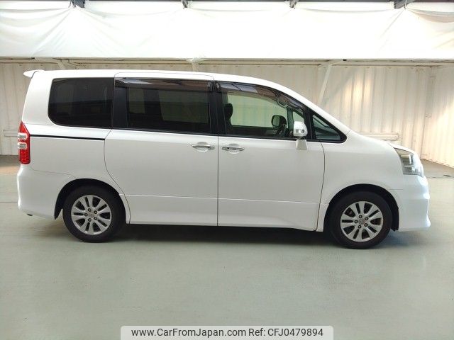 toyota noah 2011 ENHANCEAUTO_1_ea291193 image 2