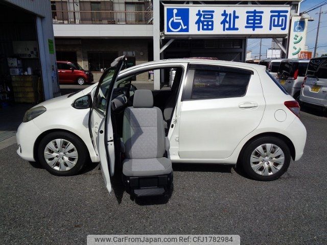 toyota vitz 2013 CFJ1782984 image 1