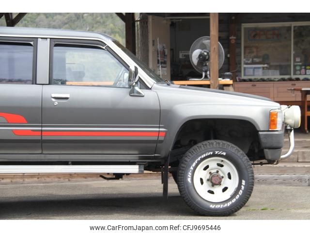 GCD 1987 トヨタ・ハイラックス SR5 (チェイスカー) GCD 1987 トヨタ・ハイラックス SR5 (チェイスカー) - メルカリ