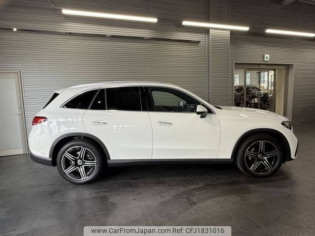 mercedes-benz glc-class 2024 CFJ1831016 image 2