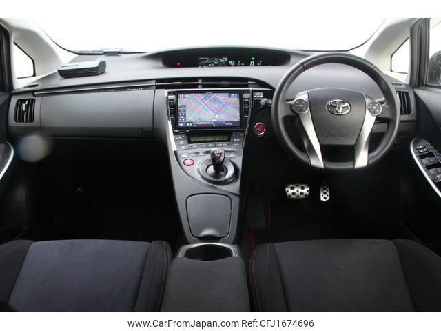 toyota prius 2014 CFJ1674696 image 2