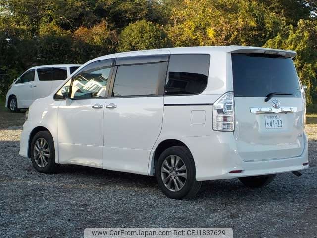 toyota voxy 2013 CFJ1837629 image 2