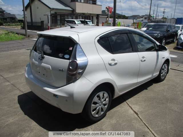 toyota aqua 2012 CFJ1447083 image 2