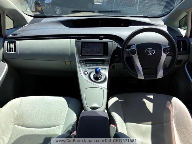 toyota prius 2011 CFJ1671681 image 2