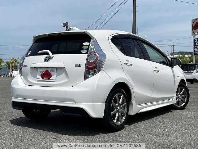 toyota aqua 2013 504928-929984 image 2