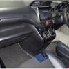 toyota noah 2021 quick_quick_6AA-ZWR80W_0481959 image 3