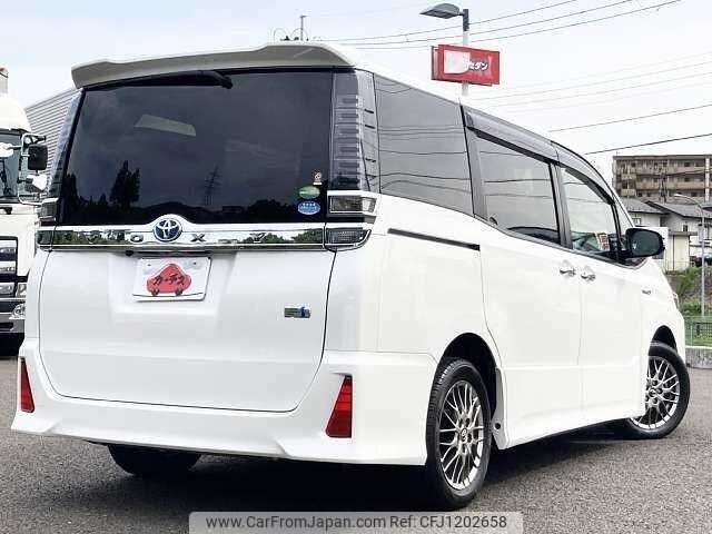 toyota voxy 2018 504928-929756 image 2
