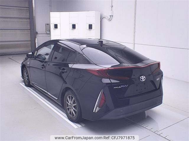 toyota prius-phv 2017 CFJ7971875 image 2