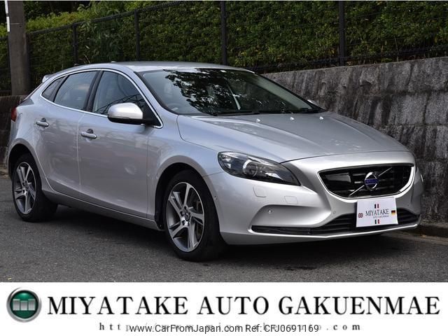 volvo v40 2016 quick_quick_MD4204T_YV1MVA8RDG2342208 image 1