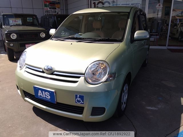 toyota sienta 2012 CFJ1892922 image 1