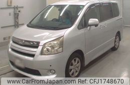 toyota noah 2009 CFJ1748670