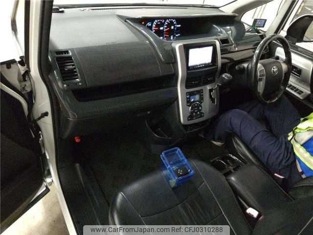 toyota noah 2012 TE4157 image 2