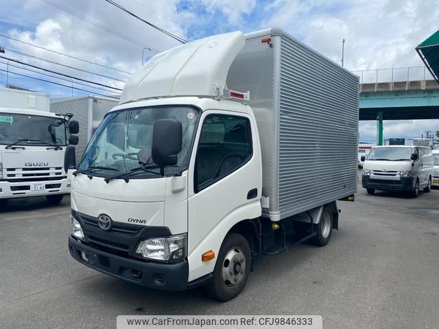 toyota dyna-truck 2017 GOO_NET_EXCHANGE_0802180A30240531W002 image 1