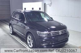 volkswagen tiguan 2018 -VOLKSWAGEN--VW Tiguan 5NDFGF-KW803519---VOLKSWAGEN--VW Tiguan 5NDFGF-KW803519-