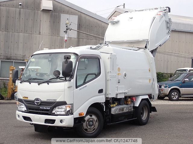 hino dutro 2017 25432401 image 1