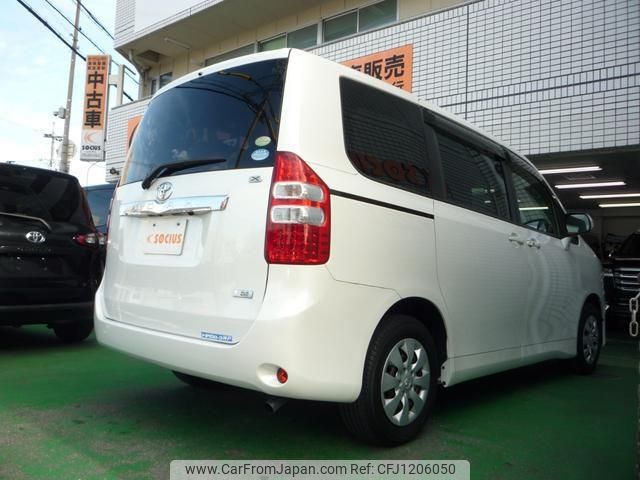 toyota noah 2010 CFJ1206050 image 2