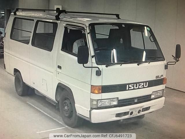 Isuzu store elf van