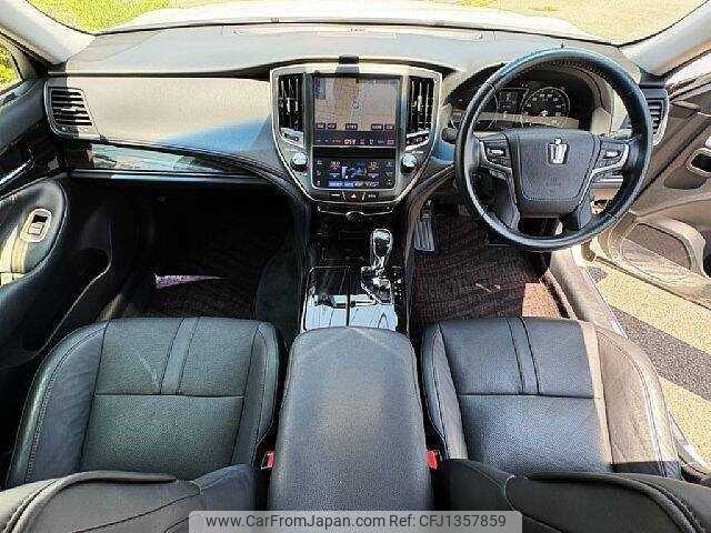 toyota crown 2016 504928-931177 image 1