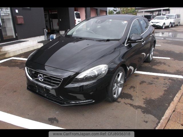 volvo v40 2014 -VOLVO--Volvo V40 MB4164T--2136450---VOLVO--Volvo V40 MB4164T--2136450- image 1