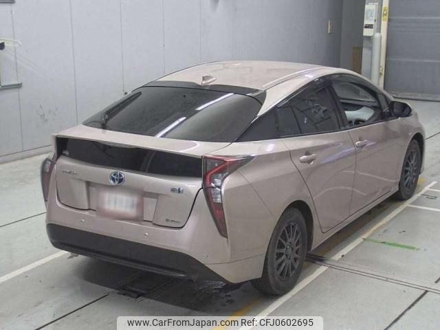 toyota prius 2018 quick_quick_6AA-ZVW55_ZVW55-8065684 image 2