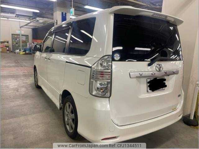 toyota voxy 2008 504928-931071 image 2
