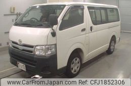 toyota regiusace-van 2013 CFJ1852306