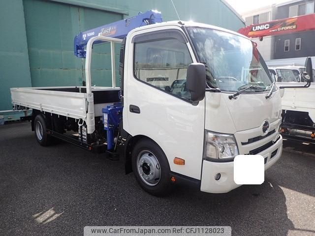 hino dutro 2024 GOO_NET_EXCHANGE_0707934A30250507W001 image 1