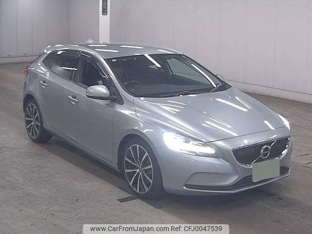 volvo v40 2018 quick_quick_LDA-MD4204T_YV1MVA8RDJ2475970 image 1