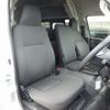 toyota regiusace-van 2019 GOO_JP_700050416230250517002 image 30