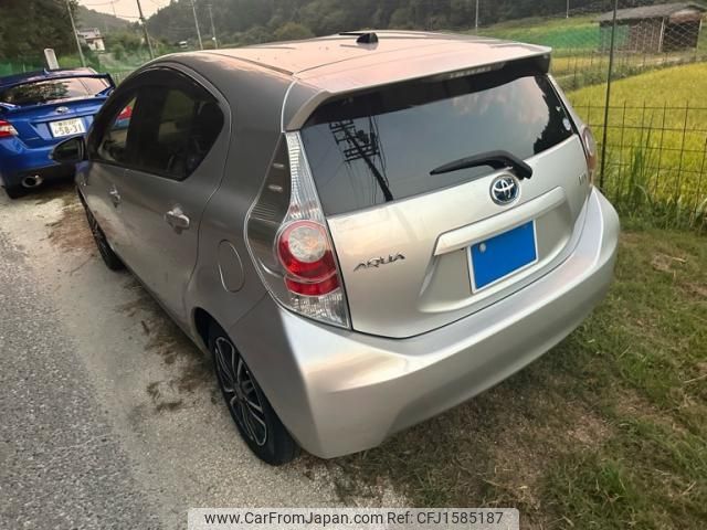 toyota aqua 2013 CFJ1585187 image 2