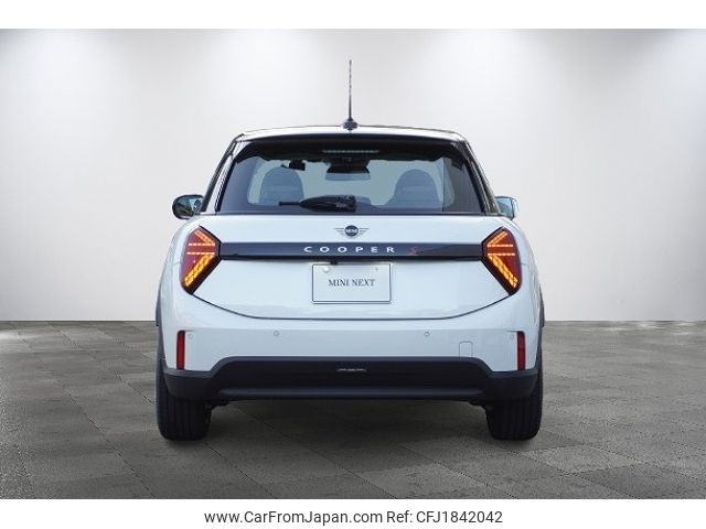 mini mini-others 2025 CFJ1842042 image 2