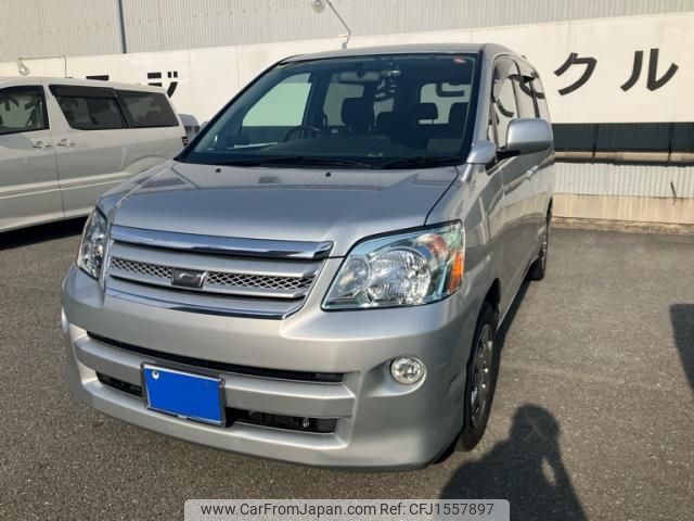 toyota noah 2006 CFJ1557897 image 1