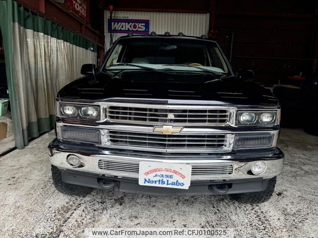 chevrolet suburban 2005 CFJ0100525 image 2