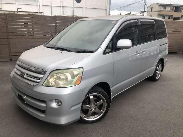 toyota noah 2005 CFJ2546615 image 1