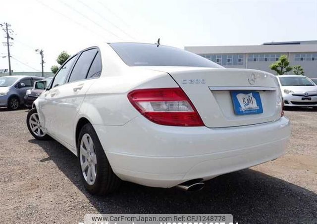 mercedes-benz c-class 2011 646828-N2025050102F-24 image 2