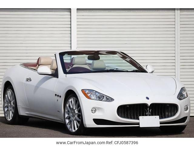 maserati grandcabrio 2010 quick_quick_MGC_ZAMKM45C000054243 image 1