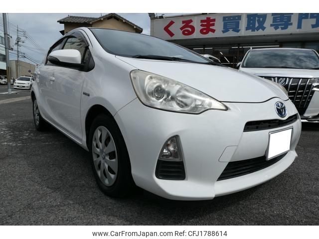 toyota aqua 2012 CFJ1788614 image 2