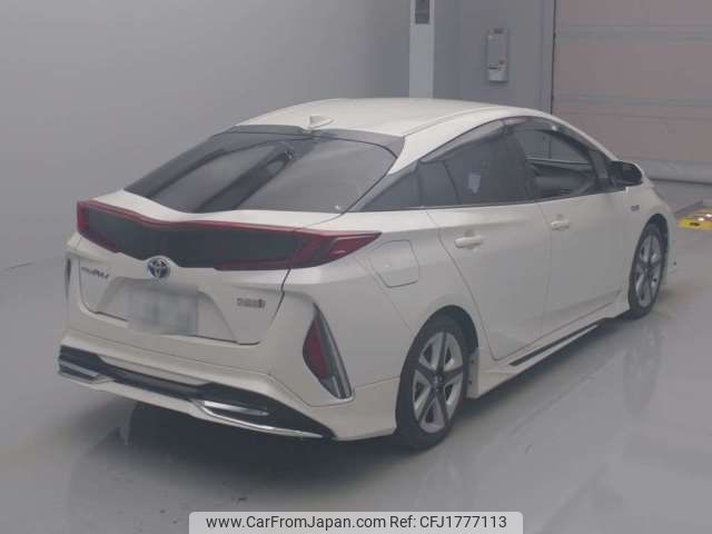 toyota prius-phv 2017 CFJ1777113 image 2