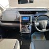 toyota voxy 2013 CFJ1802375 image 3