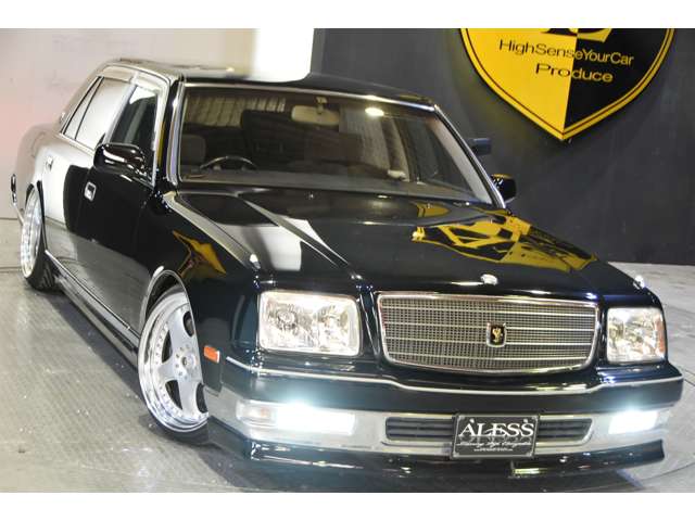 Used TOYOTA CENTURY 1997/Apr CFJ8588323 in good condition for sale