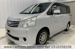 toyota noah 2013 NIKYO_SB62484