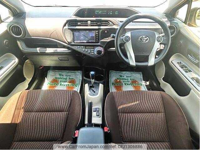 toyota aqua 2012 504928-930846 image 1