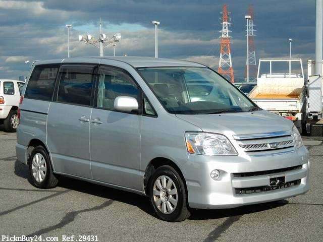 Toyota noah 2004