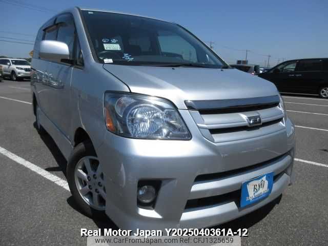 toyota noah 2004 3282185-Y2025040361A-12 image 1