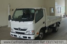 hino dutro 2013 CFJ1743101
